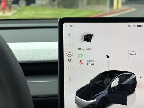 Used 2026 Tesla Model Y 2WD image 17