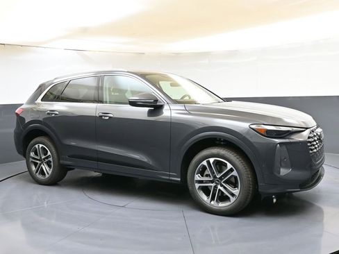 Used 2025 Audi Q5 Premium w/ Convenience Package image 7