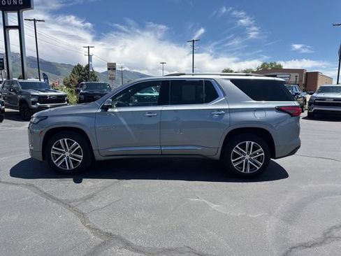 Used 2024 Chevrolet Traverse High Country w/ LPO, Floor Liner Package AWD/4WD image 4