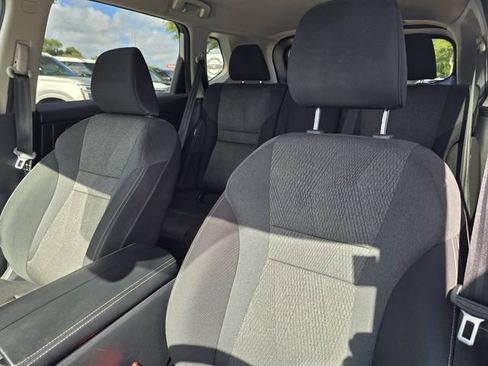 Certified 2025 Nissan Rogue SV FWD image 22