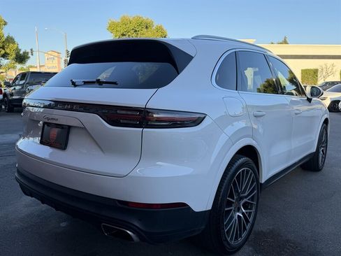 Used 2021 Porsche Cayenne AWD/4WD image 18