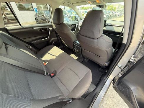 Used 2021 Toyota RAV4 LE AWD/4WD image 25