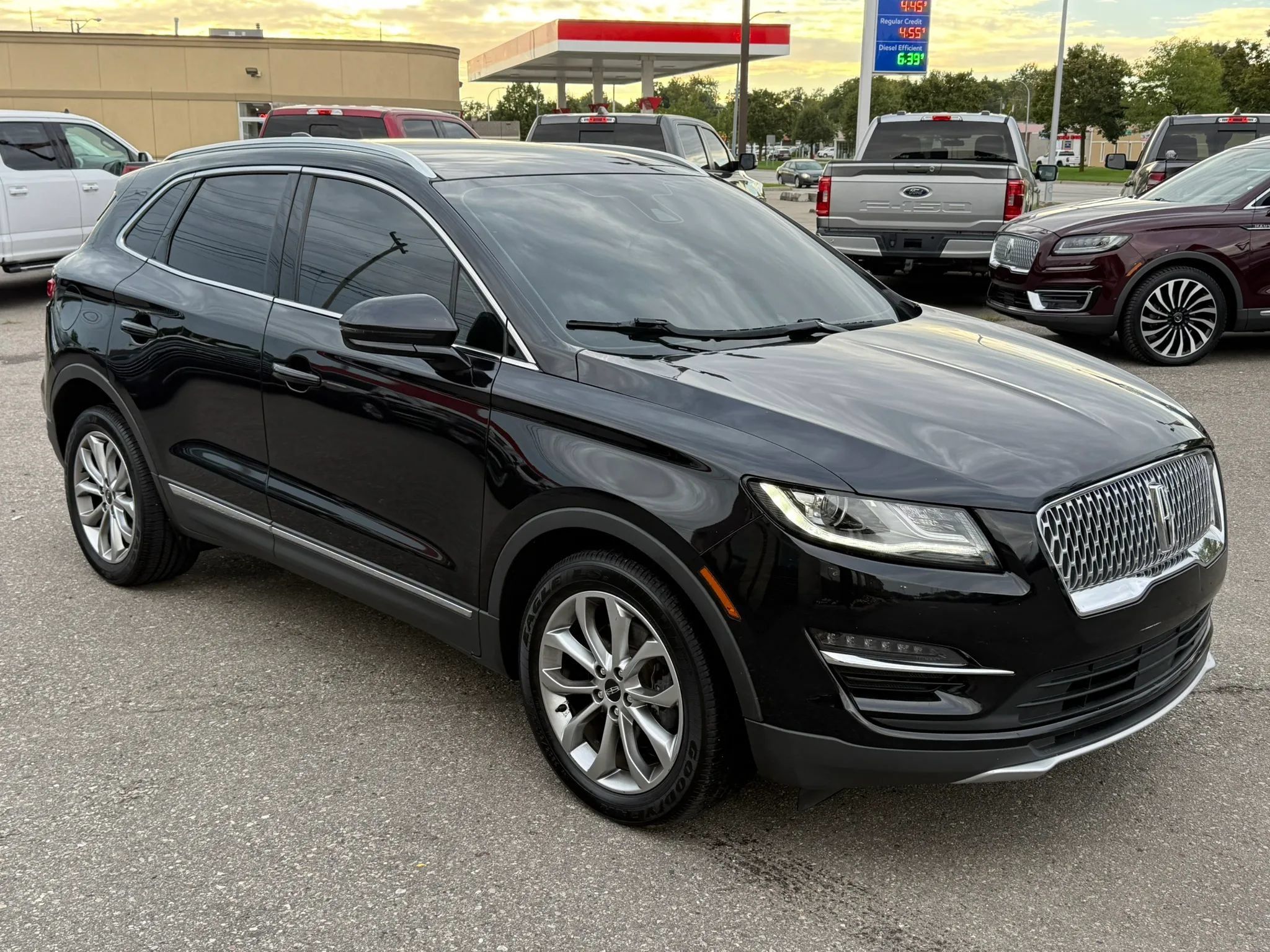 Used 2019 Lincoln MKC Select w/ MKC Climate Package FWD image 3