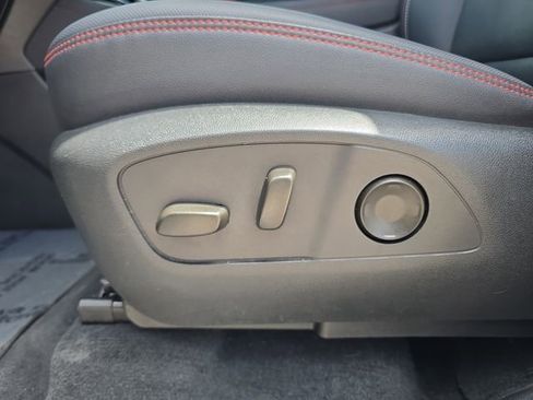 Used 2024 Chevrolet Traverse RS AWD/4WD image 17