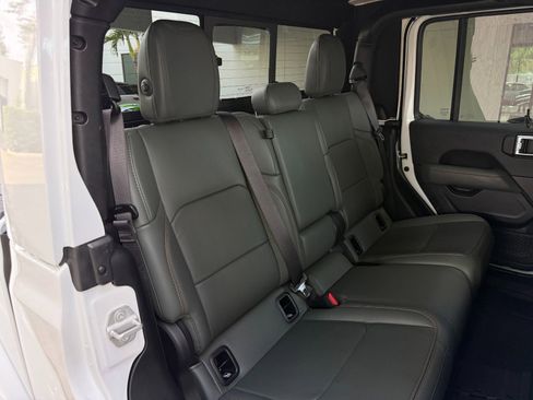 Used 2024 Jeep Gladiator Mojave image 34