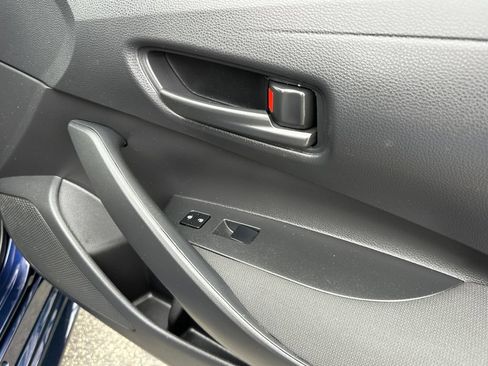 Used 2025 Toyota Corolla LE w/ LE Premium Package FWD image 19
