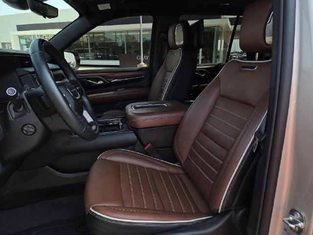 Used 2023 GMC Yukon Denali Ultimate AWD/4WD image 15