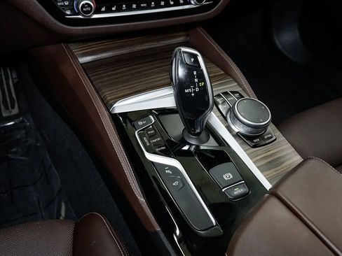 Used 2017 BMW 540i xDrive image 27