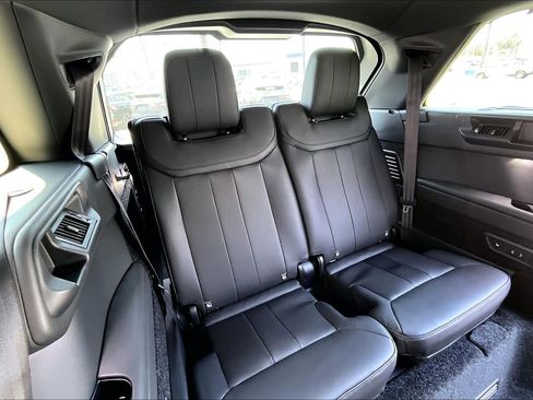New 2026 Land Rover Range Rover Long Wheelbase SE AWD/4WD image 11