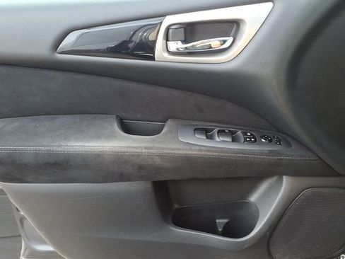Used 2014 Nissan Pathfinder S image 14