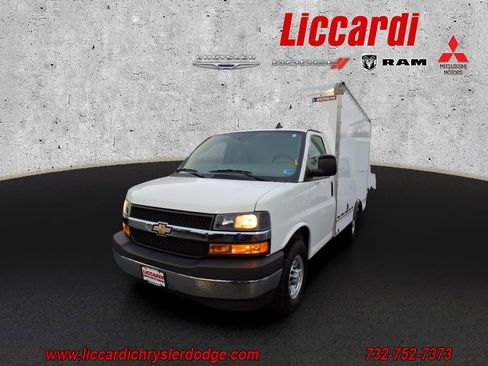 Used 2023 Chevrolet Express 3500 w/ Power Convenience Package image 3