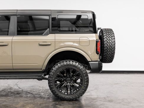 Used 2025 Ford Bronco Outer Banks AWD/4WD image 13