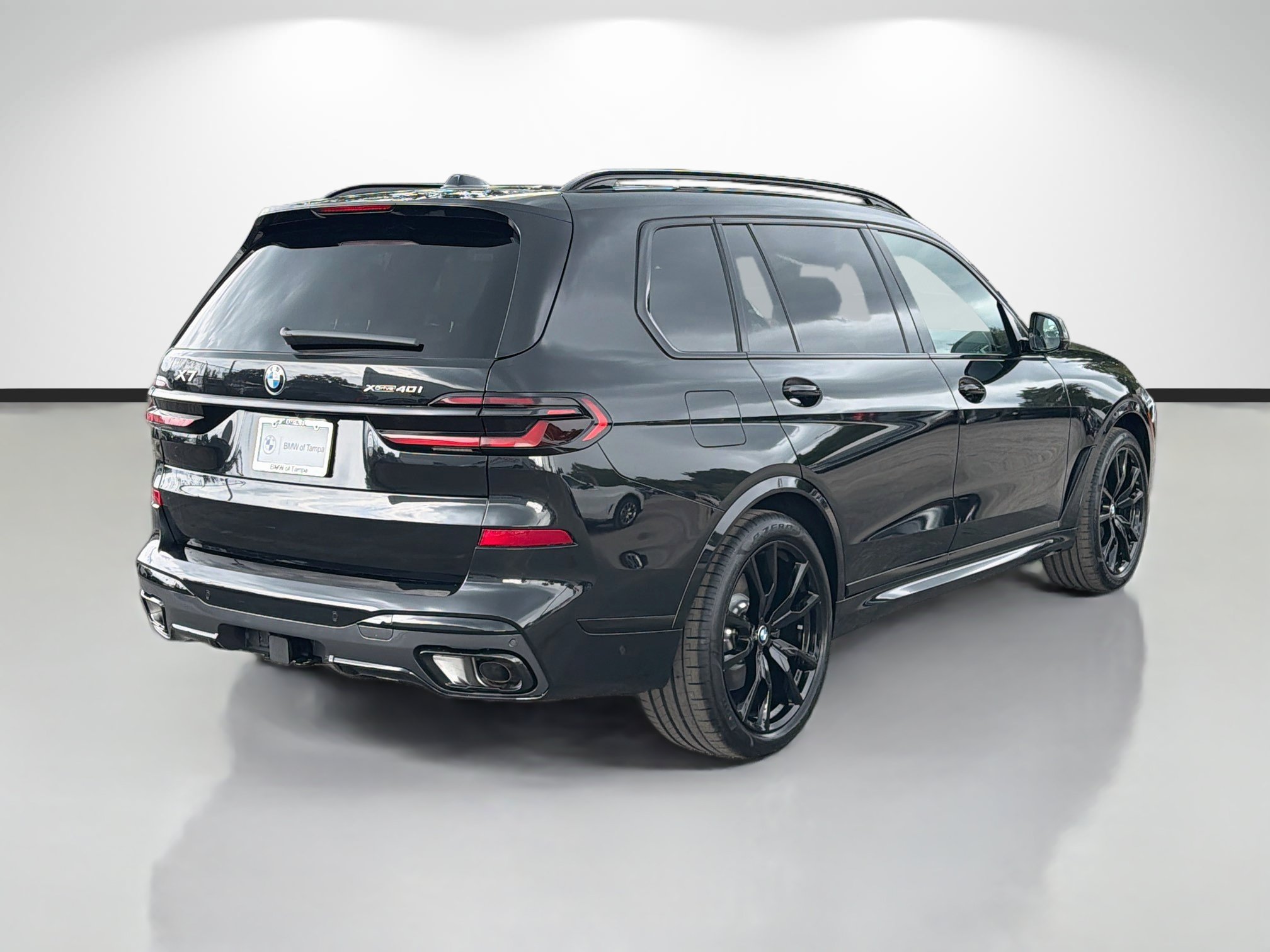 New 2027 BMW X7 xDrive40i w/ M Sport Package AWD/4WD image 3