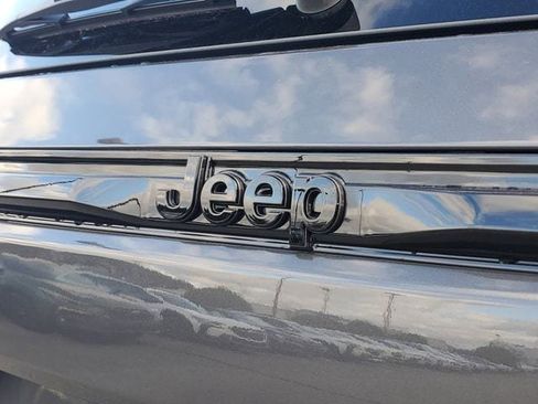 New 2025 Jeep Grand Cherokee Limited image 8