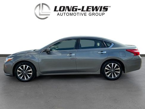 Used 2017 Nissan Altima 2.5 SV image 2