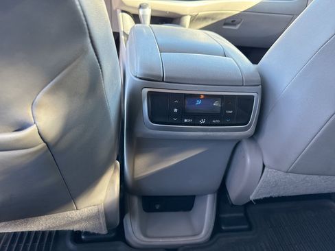 Used 2014 Toyota Highlander Limited image 12