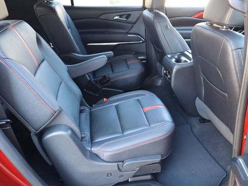 Used 2024 Chevrolet Traverse RS FWD image 19