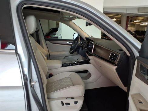 Used 2025 Volkswagen Atlas SEL Premium R-Line image 20