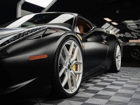 Used 2010 Ferrari 458 Italia Coupe RWD image 9
