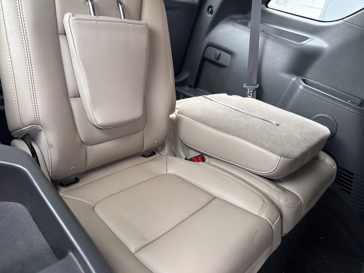 Used 2013 Ford Explorer XLT AWD/4WD image 24