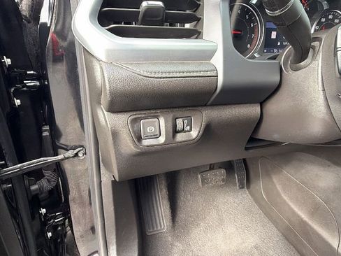 Used 2023 GMC Acadia SLT image 31