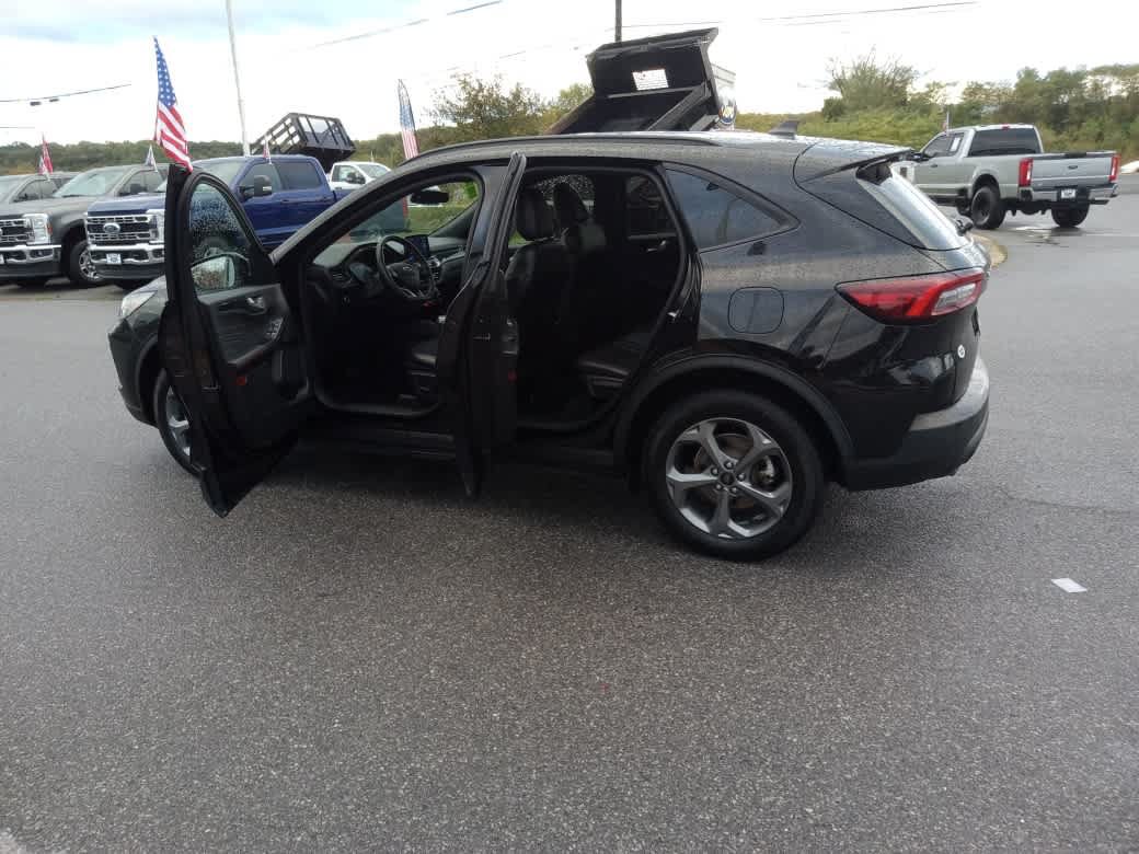 Used 2025 Ford Escape ST-Line Select AWD/4WD image 23