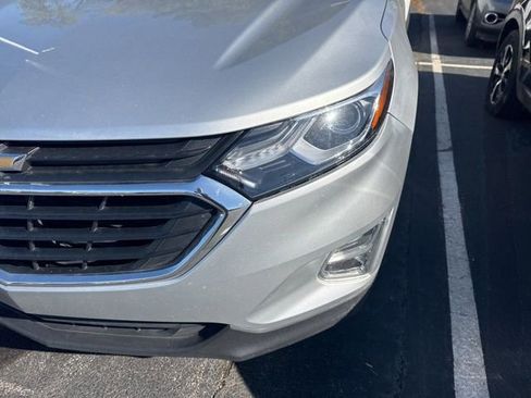 Used 2020 Chevrolet Equinox LS w/ LS Convenience Package image 4