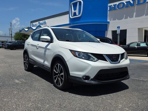Used 2017 Nissan Rogue Sport SL w/ SL Premium Package FWD image 2