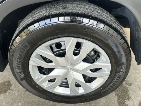 Used 2023 Toyota Corolla Cross L FWD image 11