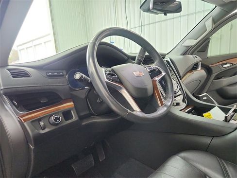 Used 2020 Cadillac Escalade Luxury image 18