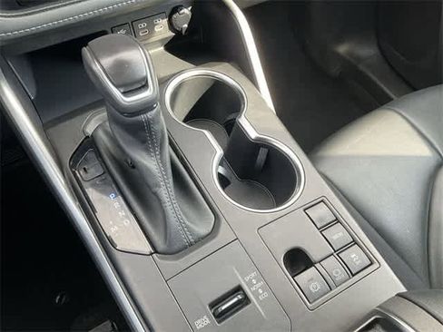 Used 2023 Toyota Highlander XLE image 25