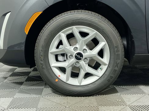 Certified 2025 Kia Soul LX w/ LX Technology Package FWD image 12