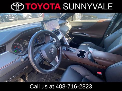 Used 2023 Toyota Venza XLE AWD/4WD image 4