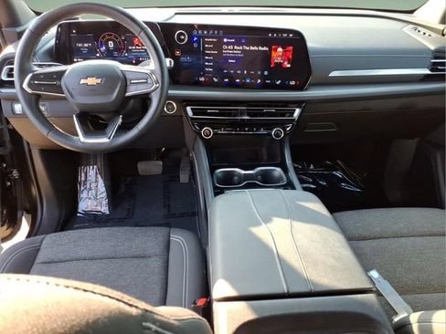Used 2024 Chevrolet Traverse LT w/ Trailering Package FWD image 14