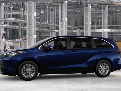 New 2026 Toyota Sienna LE AWD/4WD image 5