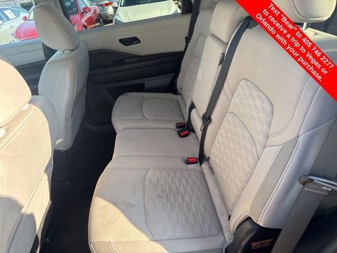 Used 2024 Nissan Pathfinder SV image 11