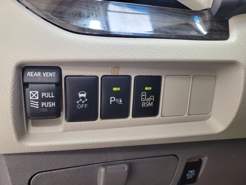 Used 2016 Toyota Sienna XLE w/ XLE Navigation Package FWD image 29