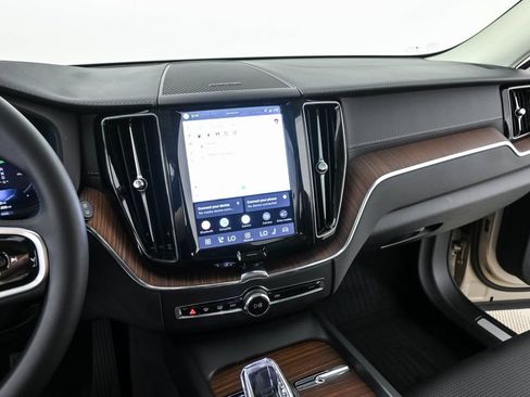 Certified 2024 Volvo XC60 T8 Ultimate w/ Protection Package Premier AWD/4WD image 15