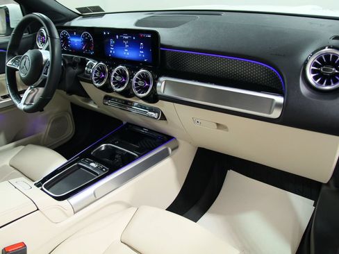 Certified 2025 Mercedes-Benz GLB 250 4MATIC image 24