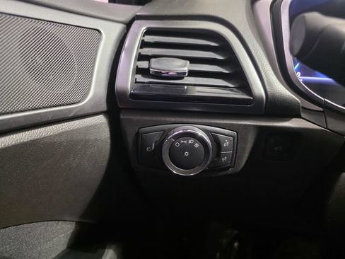 Used 2016 Ford Fusion SE FWD image 18