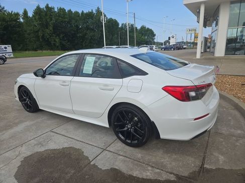 Used 2023 Honda Civic Sport image 3