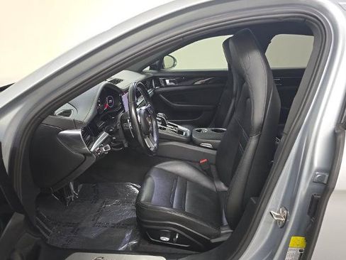 Used 2019 Porsche Panamera RWD image 3
