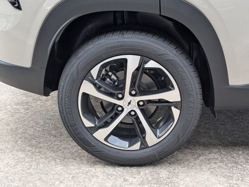 Used 2026 Chevrolet Trax RS w/ Sunroof Package FWD image 3