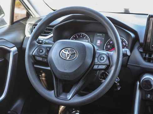 Used 2021 Toyota RAV4 LE image 19