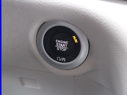 Used 2018 Chrysler Pacifica Touring-L Plus image 36