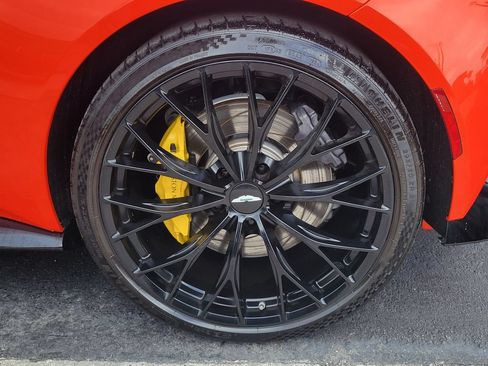 Used 2023 Aston Martin V8 Vantage Coupe RWD image 8