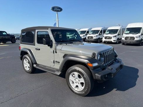 Used 2022 Jeep Wrangler Sport AWD/4WD image 3