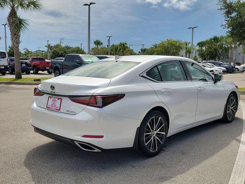 Used 2023 Lexus ES 350 w/ Premium Package FWD image 5