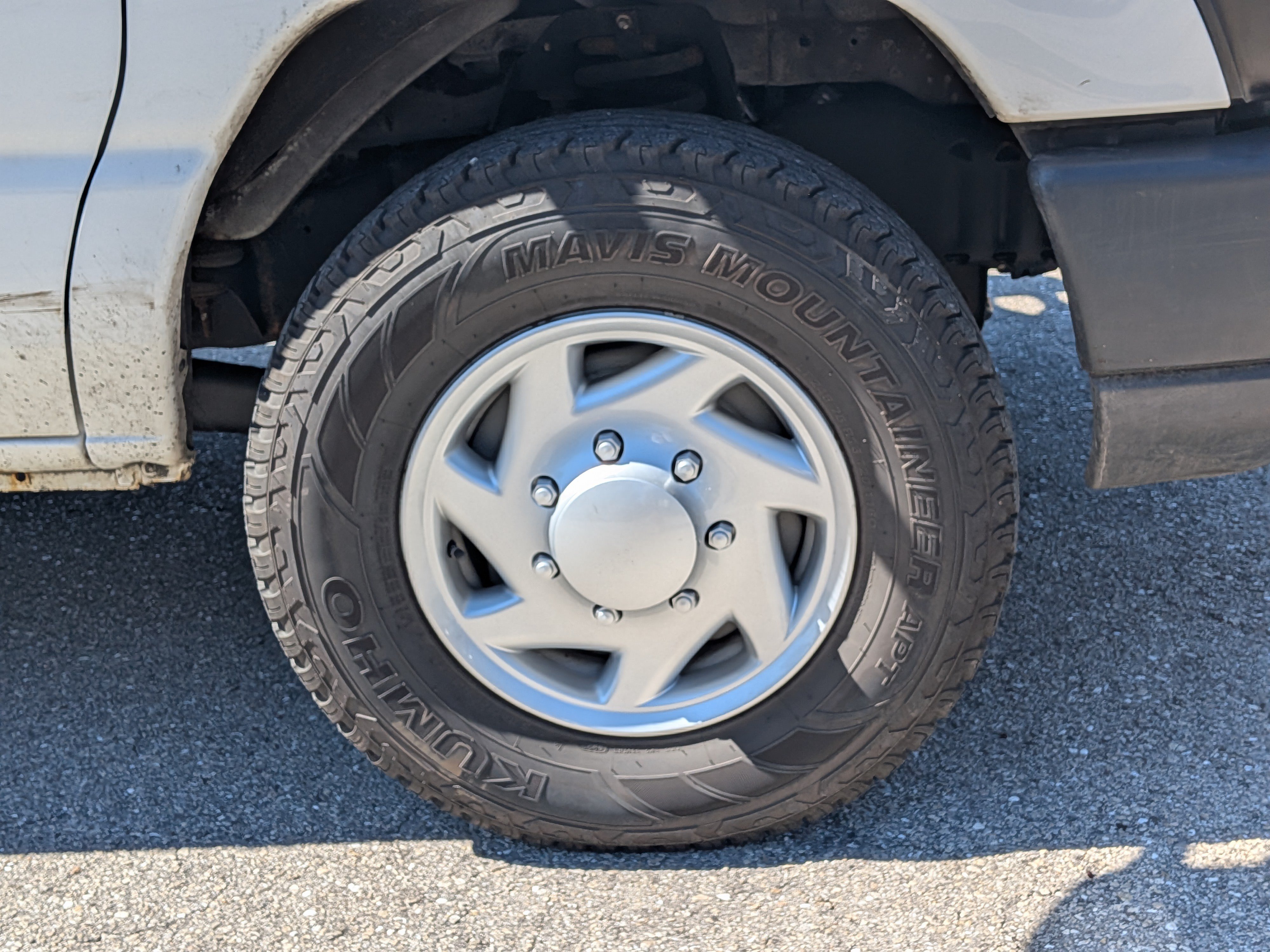 Used 2014 Ford E-350 and Econoline 350 Super Duty RWD image 11