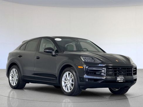 Used 2025 Porsche Cayenne Coupe image 10